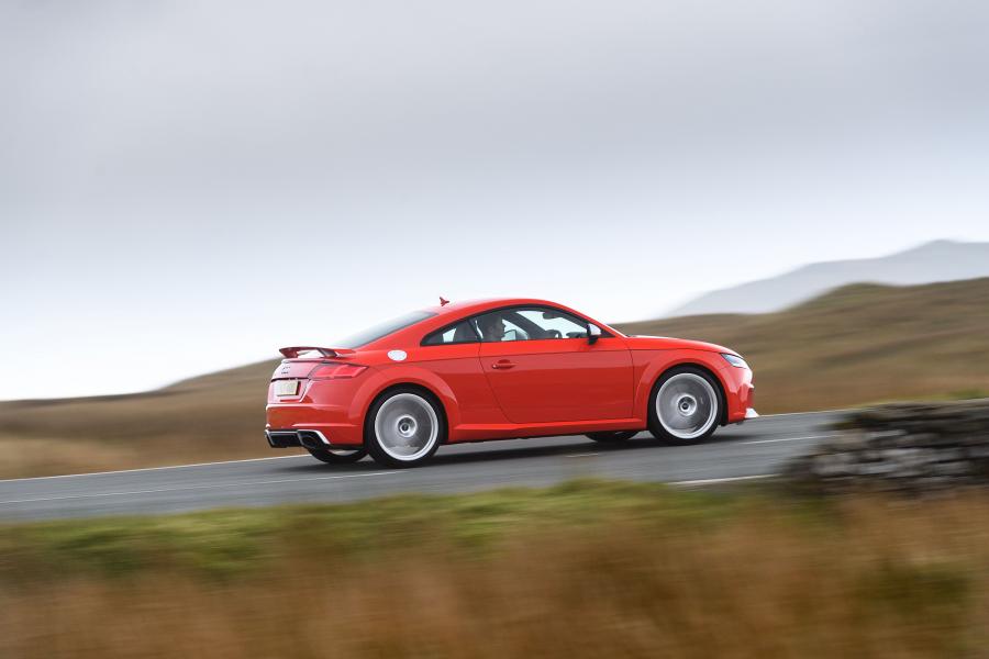  Audi TT RS Coupe (8S) 2016 года  (UK) (фото 10 из 40)